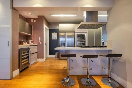 Apartamento à venda com 223m², 3 quartos e 4 vagasFoto 01