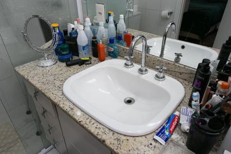 Apartamento à venda com 157m², 4 quartos e 4 vagasBanheiro da Suíte 1