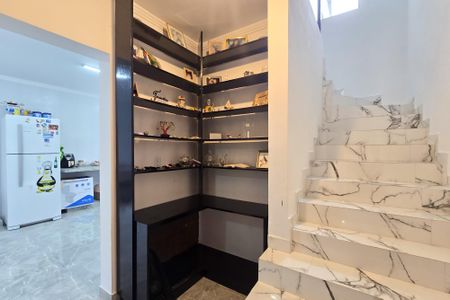 Casa para alugar com 270m², 3 quartos e 2 vagasEscada