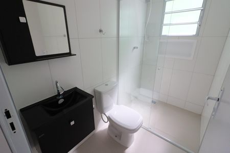 Banheiro de casa para alugar com 1 quarto, 55m² em Pestana, Osasco