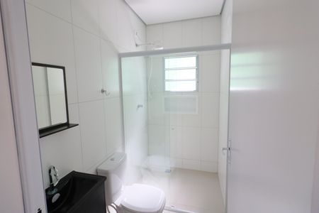Banheiro de casa para alugar com 1 quarto, 55m² em Pestana, Osasco
