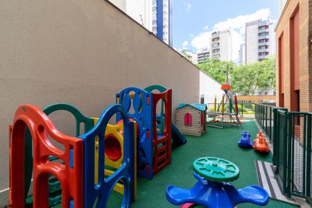 Apartamento à venda com 90m², 3 quartos e 2 vagas Apartamento à venda com 90m², 3 quartos e 2 vagasÁrea comum - Playground