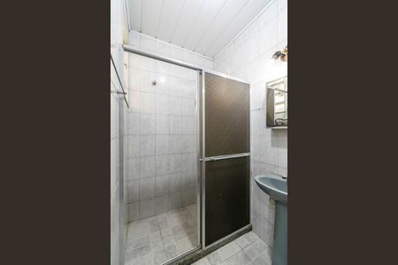 Casa à venda com 240m², 3 quartos e 2 vagasCasa fundos - Banheiro