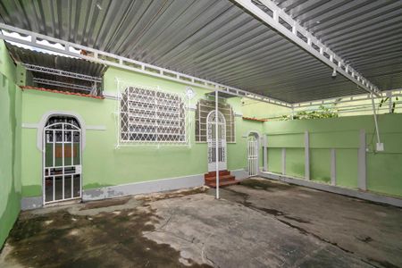 Casa à venda com 240m², 3 quartos e 2 vagasVaranda e Garagem