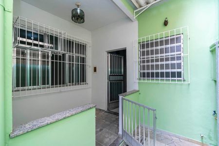 Casa à venda com 240m², 3 quartos e 2 vagasCasa fundos - Varanda