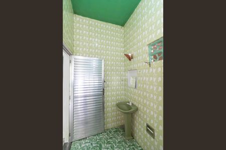 Casa à venda com 240m², 3 quartos e 2 vagasCasa frente - Banheiro