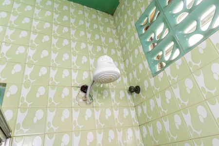 Casa à venda com 240m², 3 quartos e 2 vagasCasa frente - Banheiro