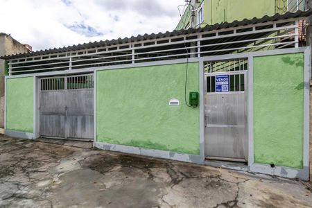 Casa à venda com 240m², 3 quartos e 2 vagasFachada