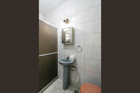 Casa à venda com 240m², 3 quartos e 2 vagasCasa fundos - Banheiro