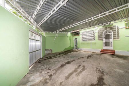 Casa à venda com 240m², 3 quartos e 2 vagasVaranda e Garagem
