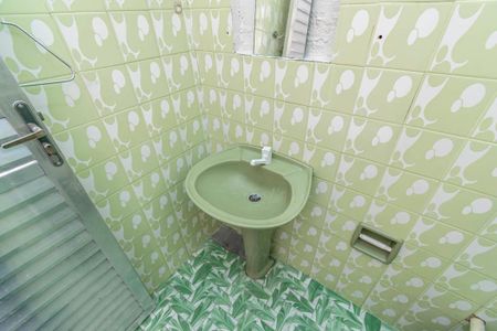 Casa à venda com 240m², 3 quartos e 2 vagasCasa frente - Banheiro