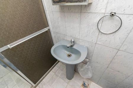 Casa à venda com 240m², 3 quartos e 2 vagasCasa fundos - Banheiro