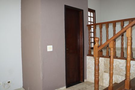 Casa de condomínio para alugar com 280m², 3 quartos e 3 vagasEscada 