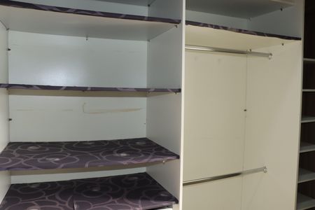 Casa de condomínio para alugar com 280m², 3 quartos e 3 vagasCloset Suíte 3