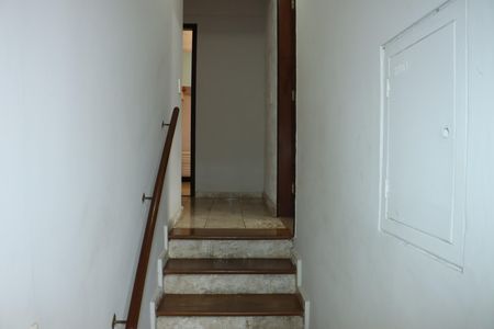 Casa de condomínio para alugar com 280m², 3 quartos e 3 vagasEscada 