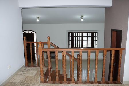 Casa de condomínio para alugar com 280m², 3 quartos e 3 vagasEscada