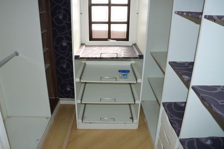 Casa de condomínio para alugar com 280m², 3 quartos e 3 vagasCloset Suíte 3