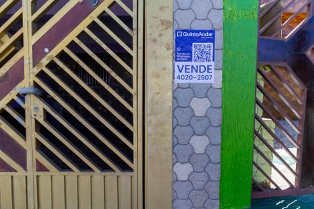 Casa à venda com 140m², 3 quartos e 3 vagas Casa à venda com 140m², 3 quartos e 3 vagasPlaca