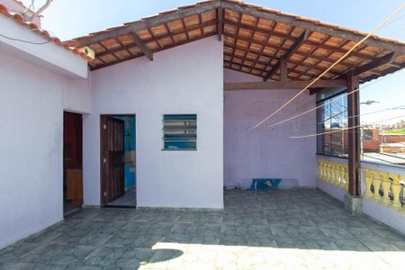 Casa à venda com 140m², 3 quartos e 3 vagas Casa à venda com 140m², 3 quartos e 3 vagasTerraço