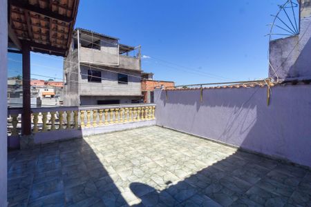 Casa à venda com 140m², 3 quartos e 3 vagas Casa à venda com 140m², 3 quartos e 3 vagasTerraço