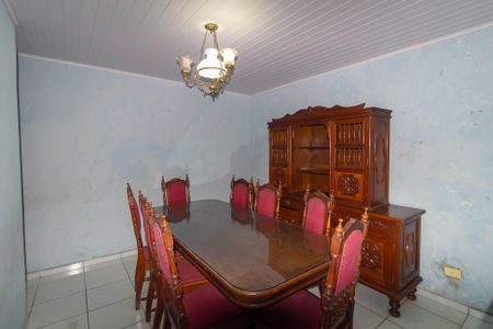 Casa à venda com 140m², 3 quartos e 3 vagas Casa à venda com 140m², 3 quartos e 3 vagasSala