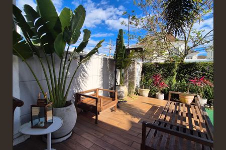 Casa de condomínio à venda com 200m², 3 quartos e 3 vagasÁrea externa