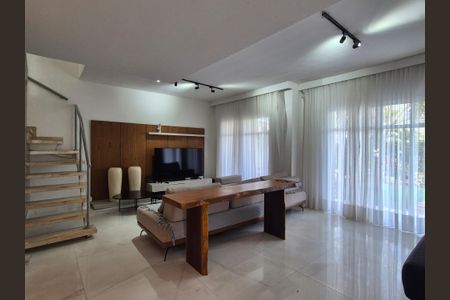 Casa de condomínio à venda com 200m², 3 quartos e 3 vagasSala