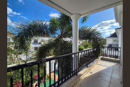 Casa de condomínio à venda com 200m², 3 quartos e 3 vagas Casa de condomínio à venda com 200m², 3 quartos e 3 vagasVaranda