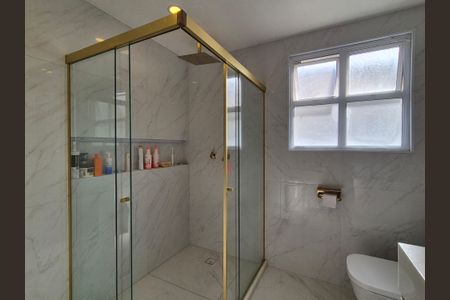 Casa de condomínio à venda com 200m², 3 quartos e 3 vagas Casa de condomínio à venda com 200m², 3 quartos e 3 vagasBanheiro suite 2