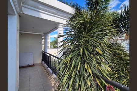 Casa de condomínio à venda com 200m², 3 quartos e 3 vagas Casa de condomínio à venda com 200m², 3 quartos e 3 vagasVaranda