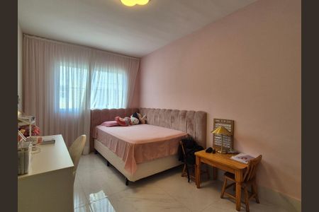 Casa de condomínio à venda com 200m², 3 quartos e 3 vagas Casa de condomínio à venda com 200m², 3 quartos e 3 vagasQuarto