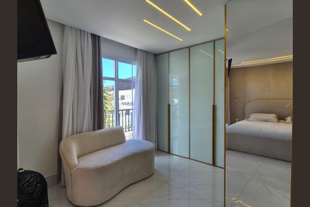 Casa de condomínio à venda com 200m², 3 quartos e 3 vagasSuíte 2