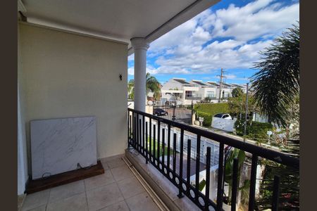 Casa de condomínio à venda com 200m², 3 quartos e 3 vagas Casa de condomínio à venda com 200m², 3 quartos e 3 vagasVaranda