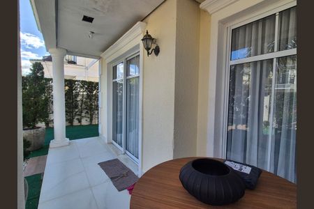 Casa de condomínio à venda com 200m², 3 quartos e 3 vagas Casa de condomínio à venda com 200m², 3 quartos e 3 vagasÁrea externa