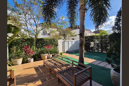 Casa de condomínio à venda com 200m², 3 quartos e 3 vagas Casa de condomínio à venda com 200m², 3 quartos e 3 vagasÁrea externa