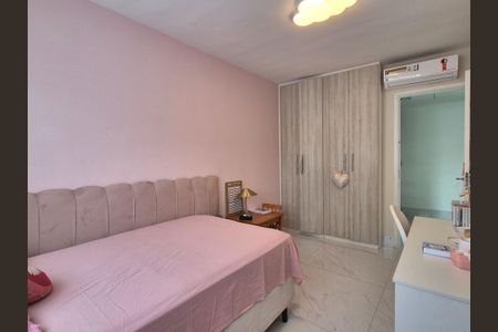 Casa de condomínio à venda com 200m², 3 quartos e 3 vagasQuarto