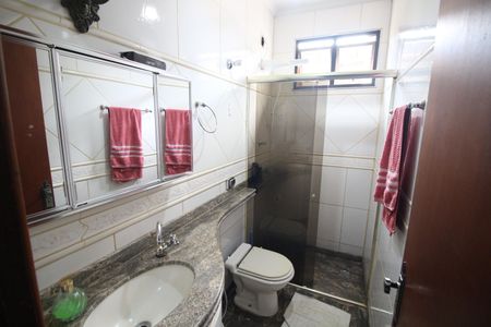 Casa para alugar com 237m², 4 quartos e 3 vagasBanheiro