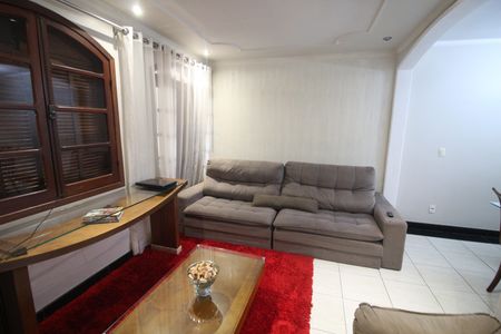 Casa para alugar com 237m², 4 quartos e 3 vagasSala 2