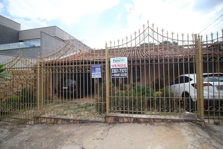 Casa para alugar com 237m², 4 quartos e 3 vagasFachada 