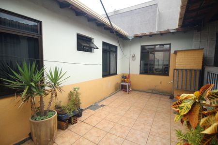 Casa para alugar com 237m², 4 quartos e 3 vagasQuintal