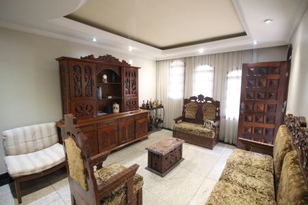 Casa para alugar com 237m², 4 quartos e 3 vagasSala