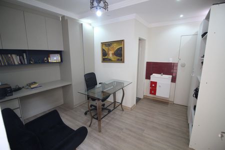 Casa para alugar com 237m², 4 quartos e 3 vagasEscritorio