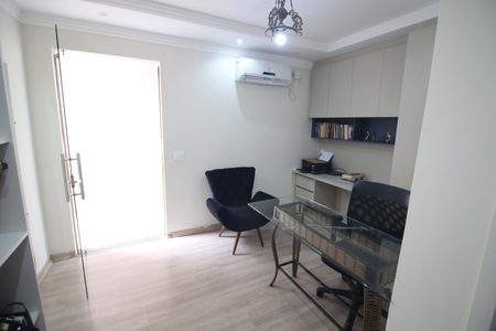 Casa para alugar com 237m², 4 quartos e 3 vagasEscritorio