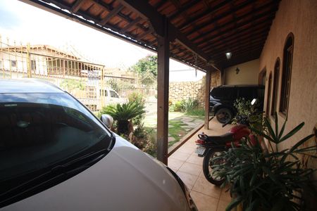 Casa para alugar com 237m², 4 quartos e 3 vagasQuintal