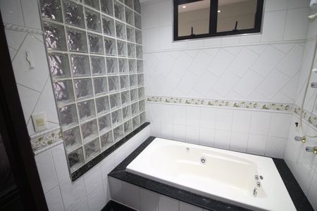 Casa para alugar com 237m², 4 quartos e 3 vagasBanheiro Suíte 