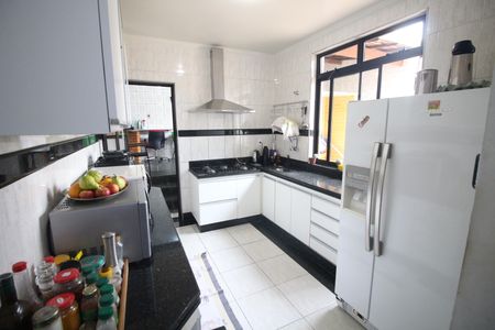 Casa para alugar com 237m², 4 quartos e 3 vagasCozinha