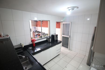 Casa para alugar com 237m², 4 quartos e 3 vagasCozinha Casa 2