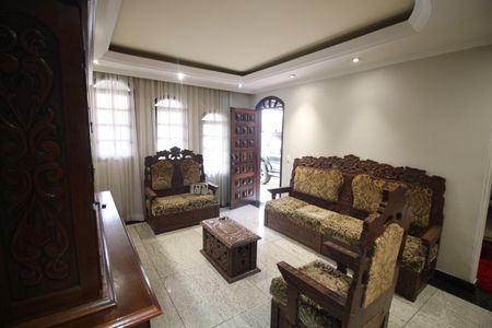 Casa para alugar com 237m², 4 quartos e 3 vagasSala