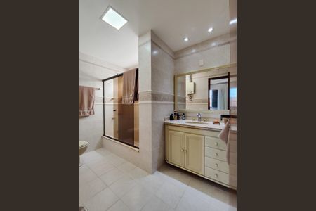 Apartamento à venda com 140m², 4 quartos e 1 vagaBanheiro da Suíte