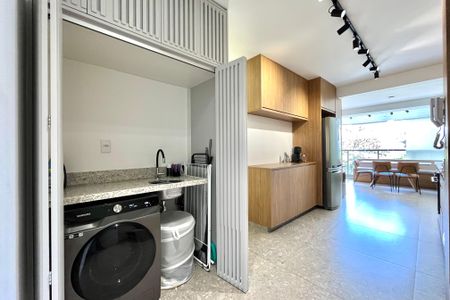 Apartamento à venda com 65m², 1 quarto e 1 vagaÁrea de Serviço